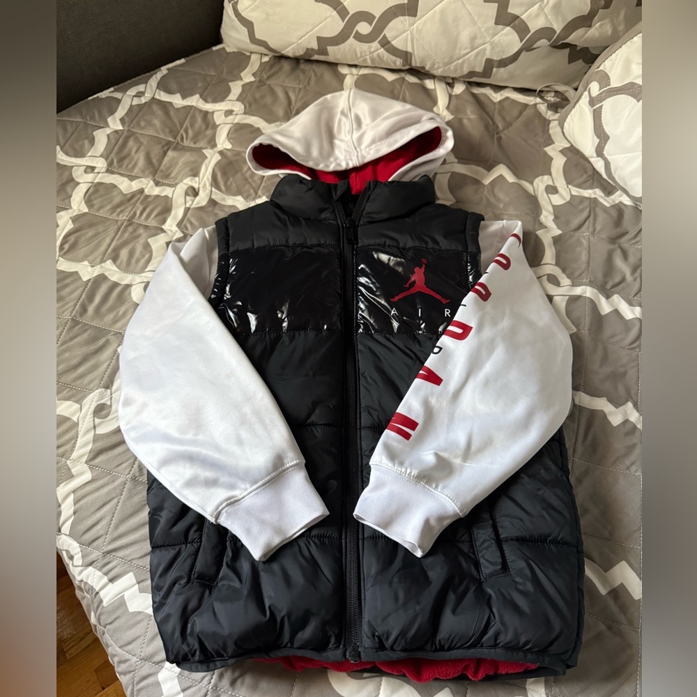 Michael Jordan : Boys puffer vested jacket. size 5/6 years